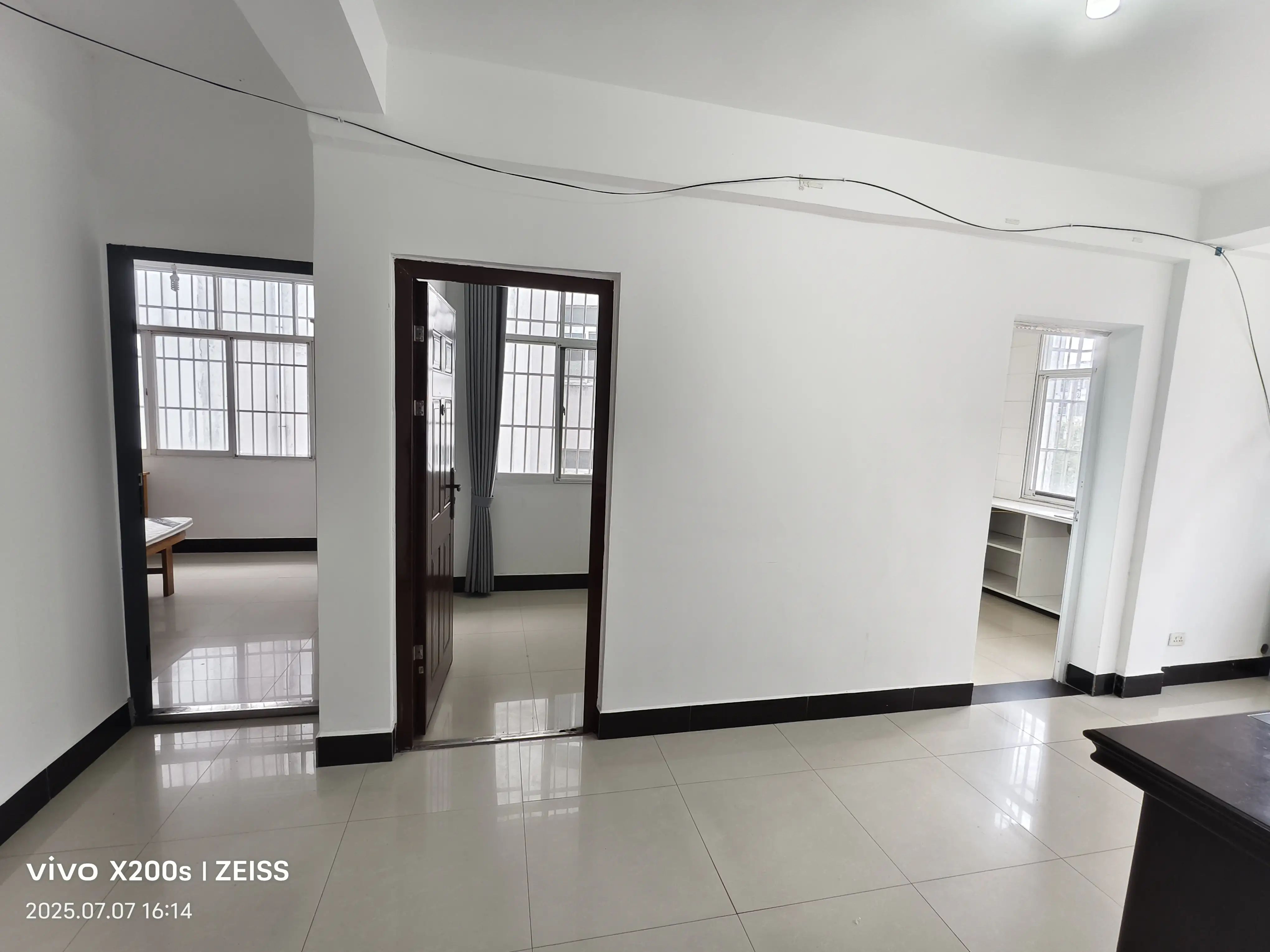 沙嘴公安局后面地段好出行方便优价出售！