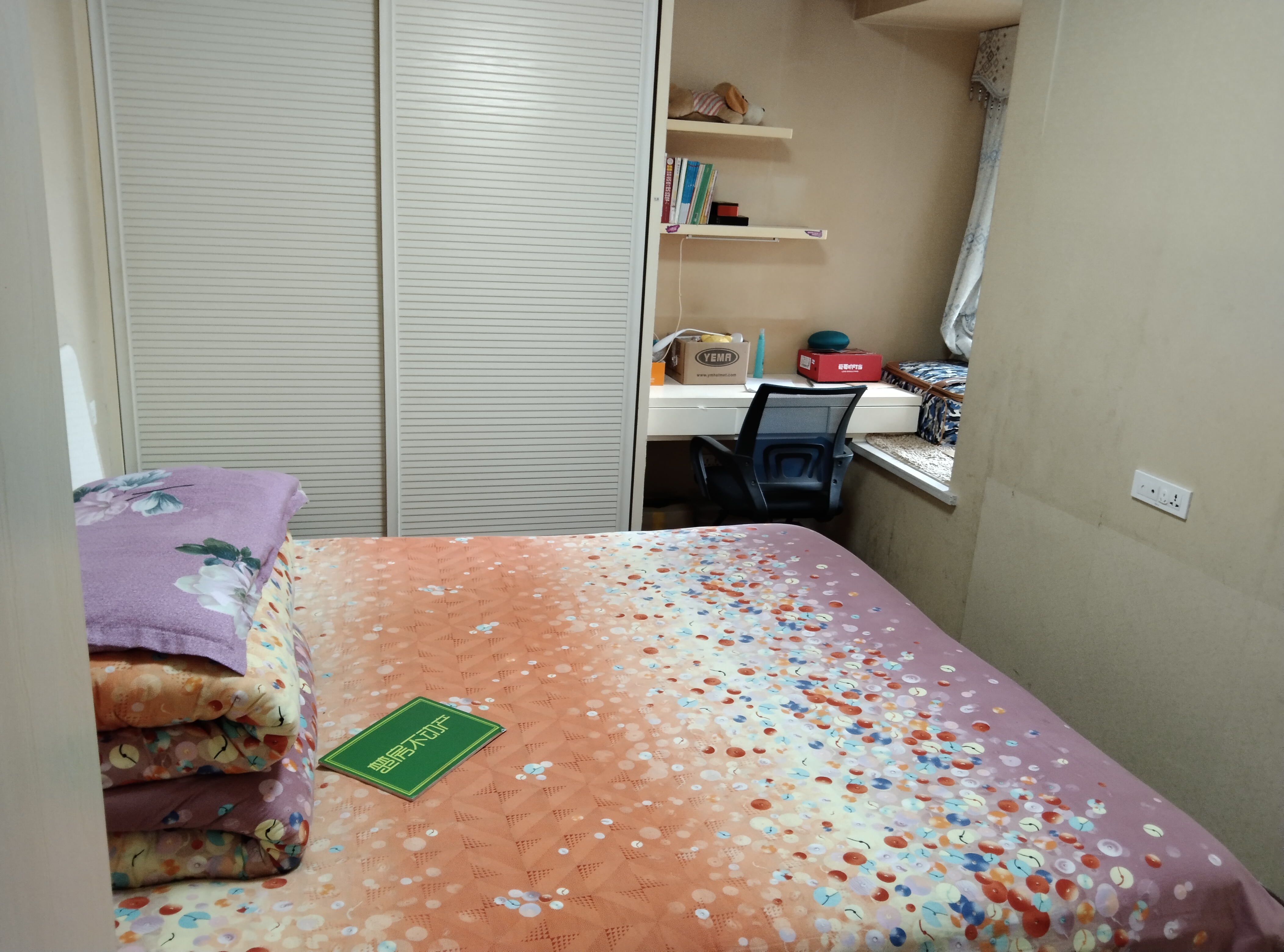 东城国际中间楼层三开间朝南中间好楼层彩光好的不得了满五wei一业主诚心出售