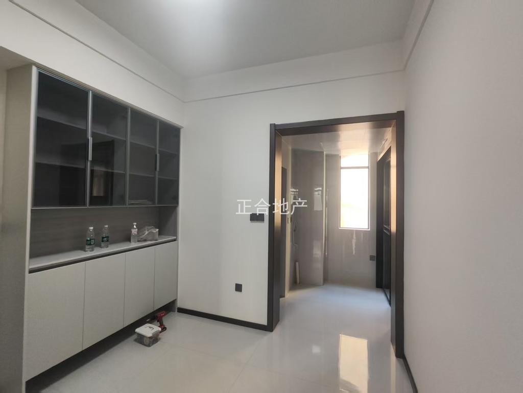 养老房，前后有院子，钱沟菜场附近1楼，三房，采光好，拼手速，可谈