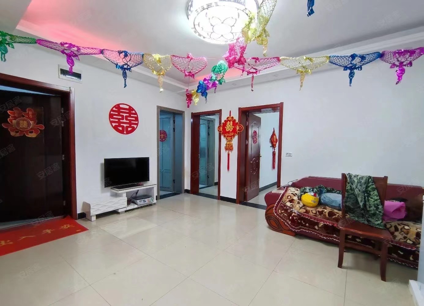 53，急售，一中对面，步梯二楼，有证，可谈