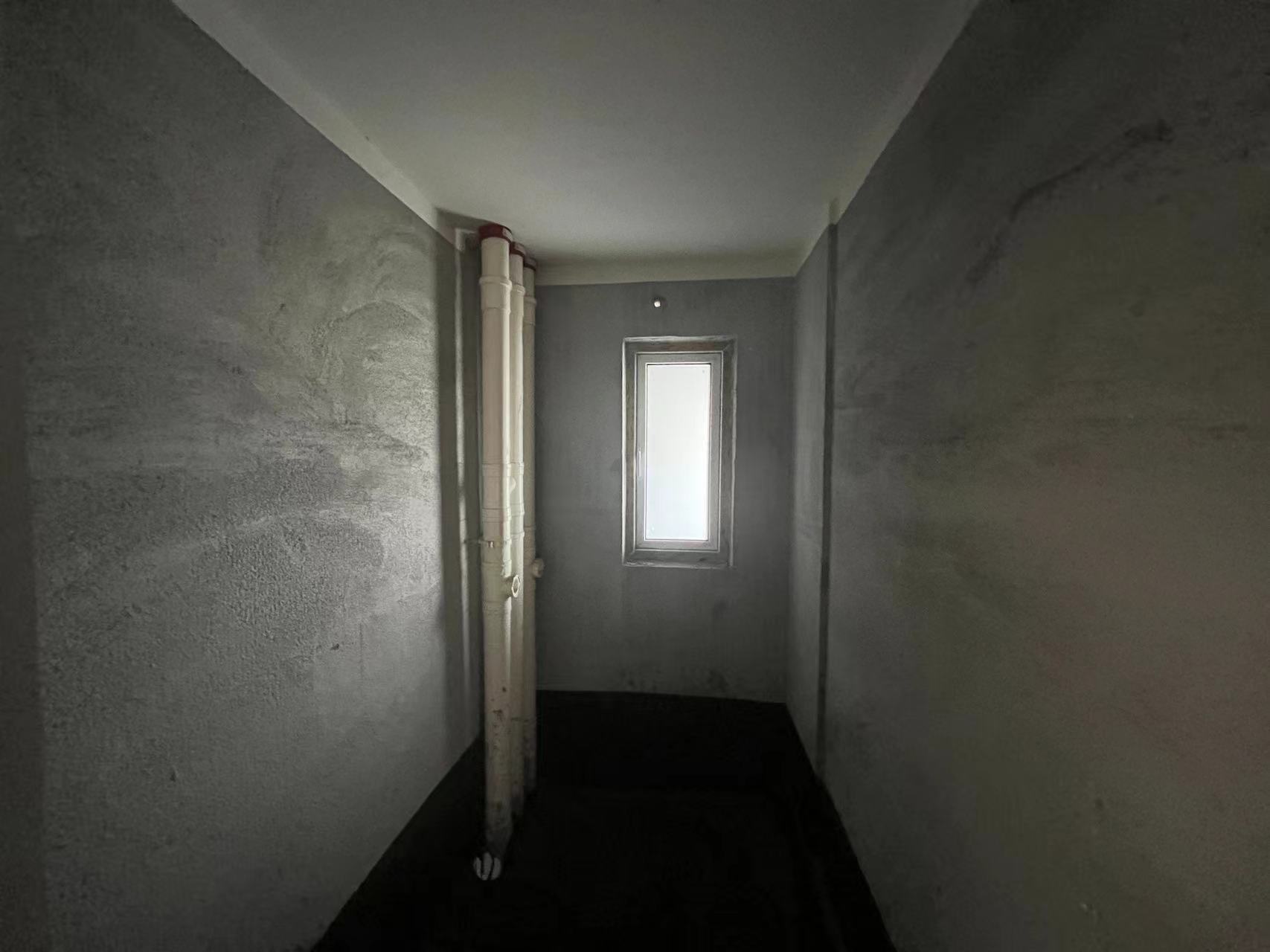 森林国际北苑.毛坯三房.小区环境好.看房方便