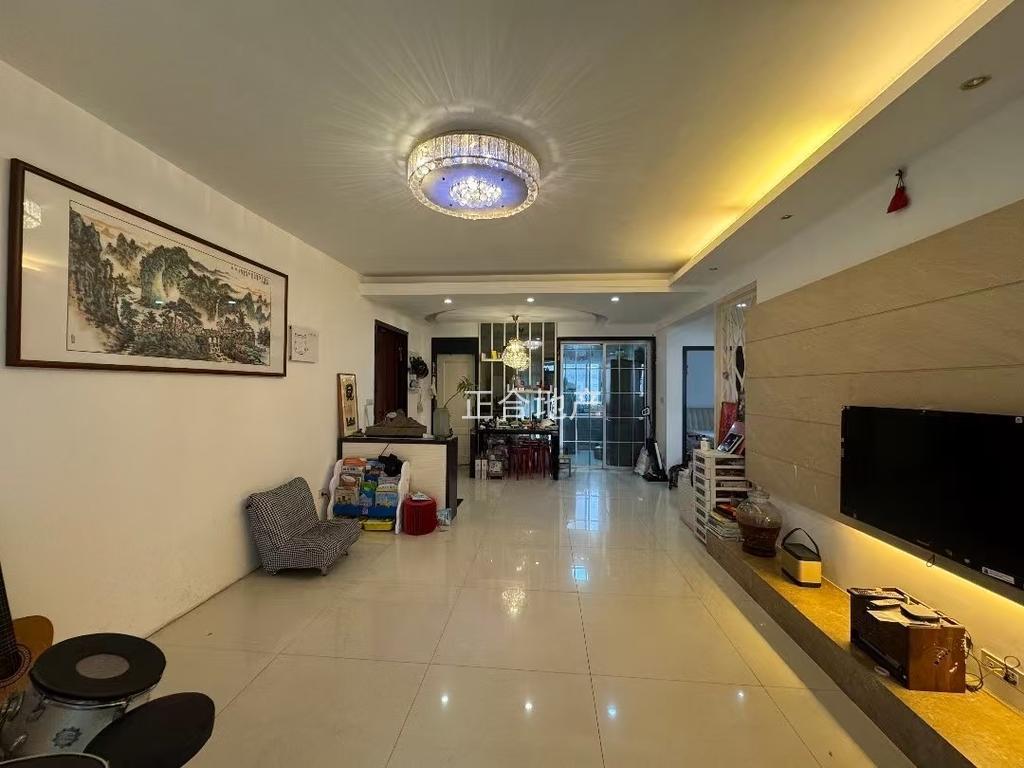 城南森林国际北苑对面，小高层，电梯7楼，​精装修三房，单价4100，捡漏