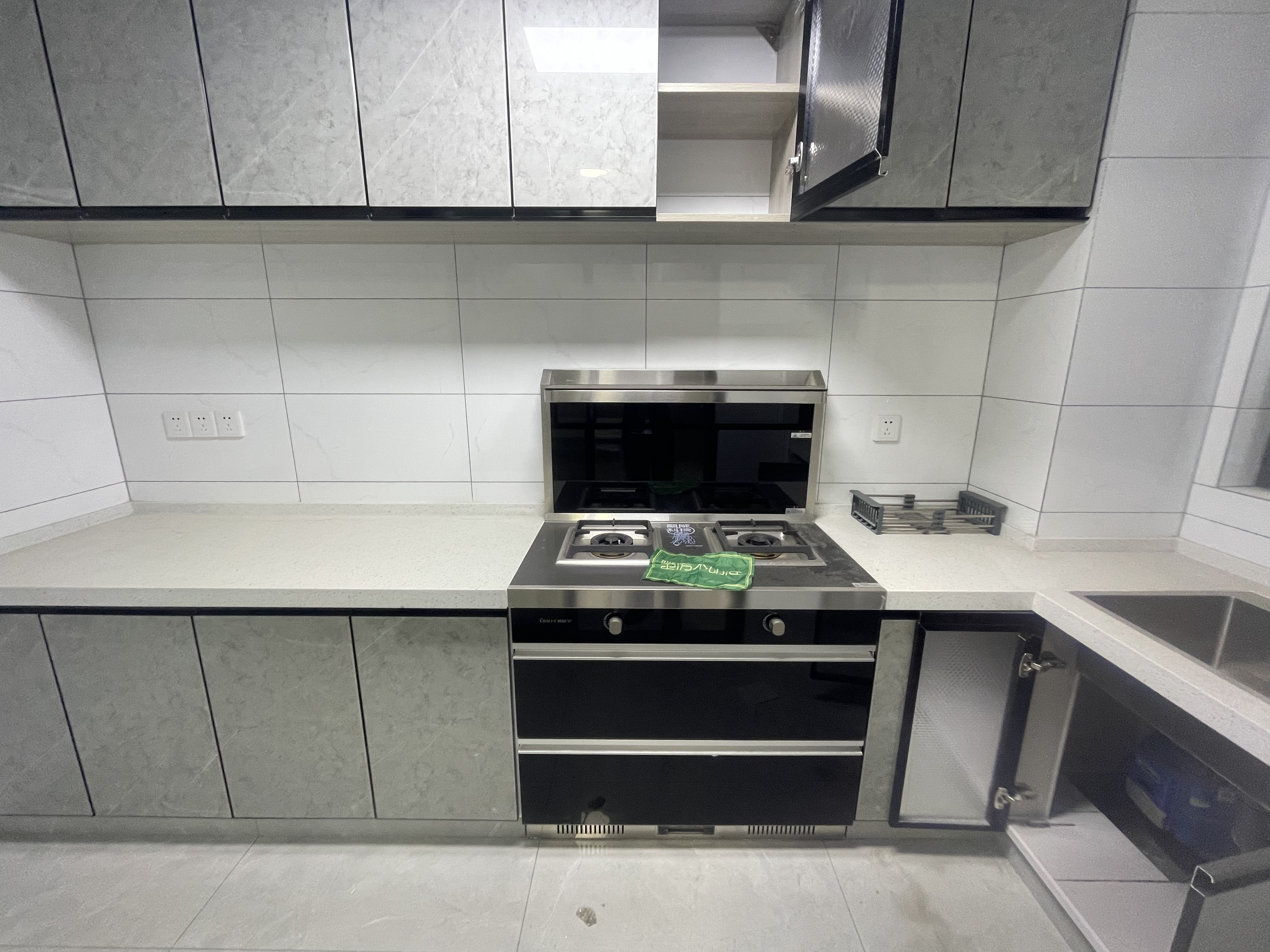 沔阳学府园.全新装修.南北双阳台.一天未住.业主外地置业.看房方便