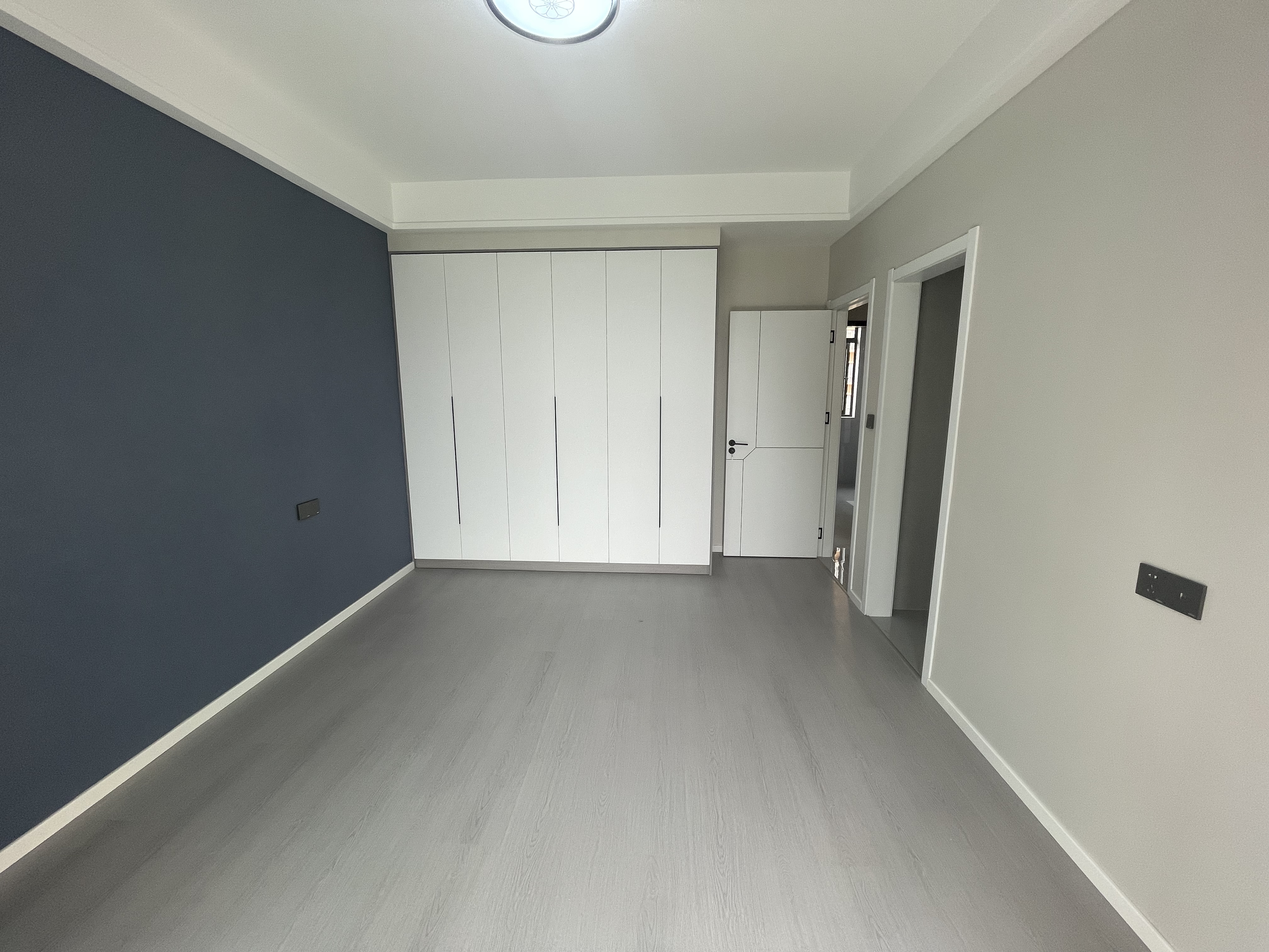 紫润尚城三房两卫全新装修大阳台采光好满二