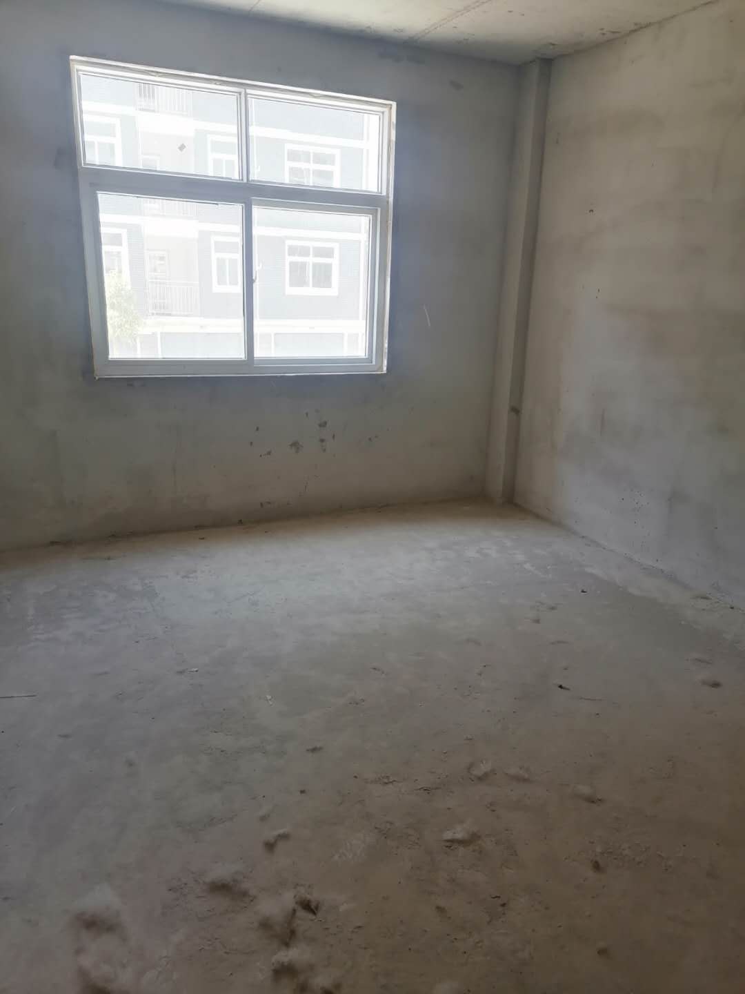 清华园现房 二中旁边 中层 即买即装 小区房源不多 看中要快