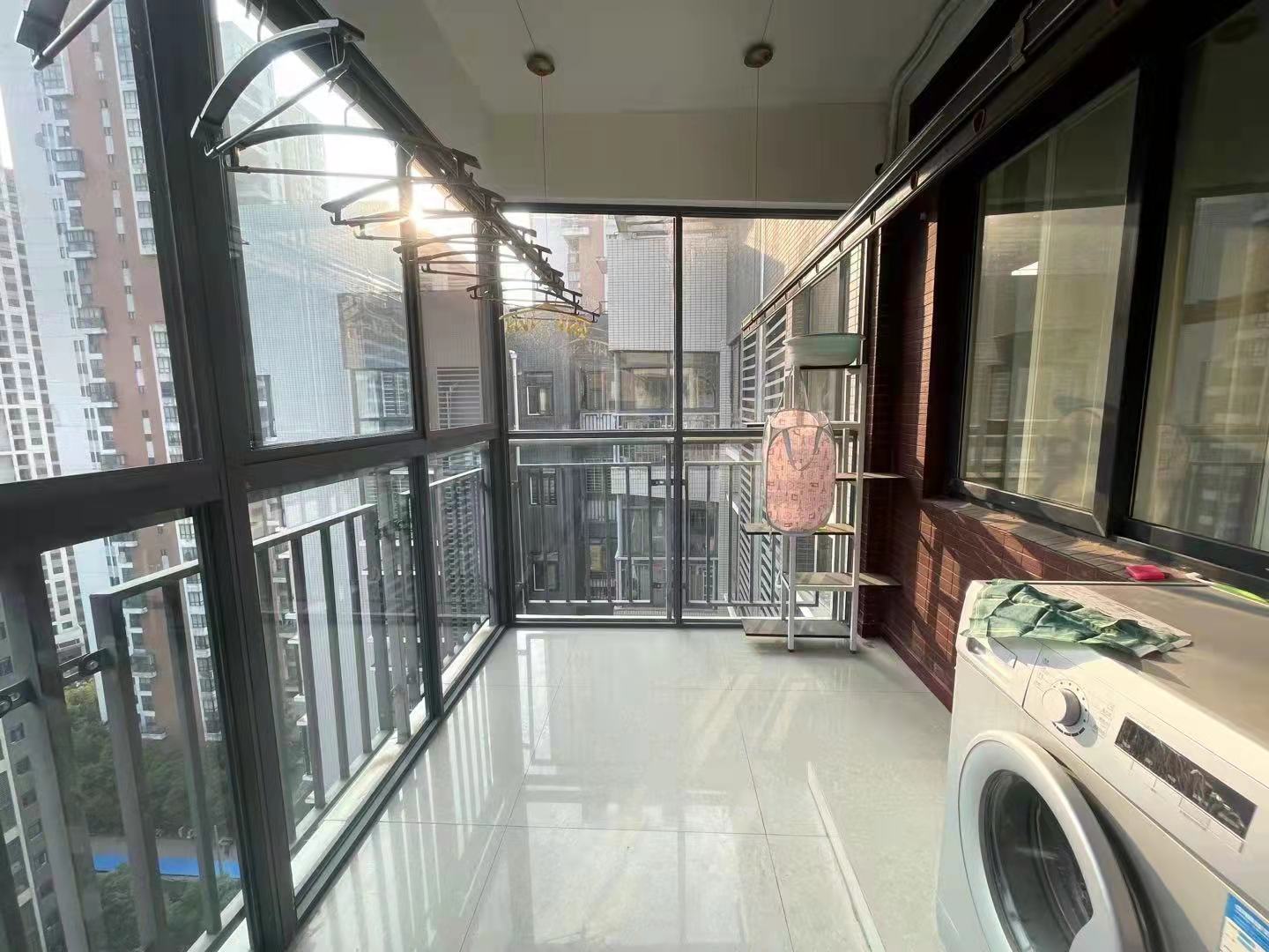 世纪雅园精装三房，户型通透采光好