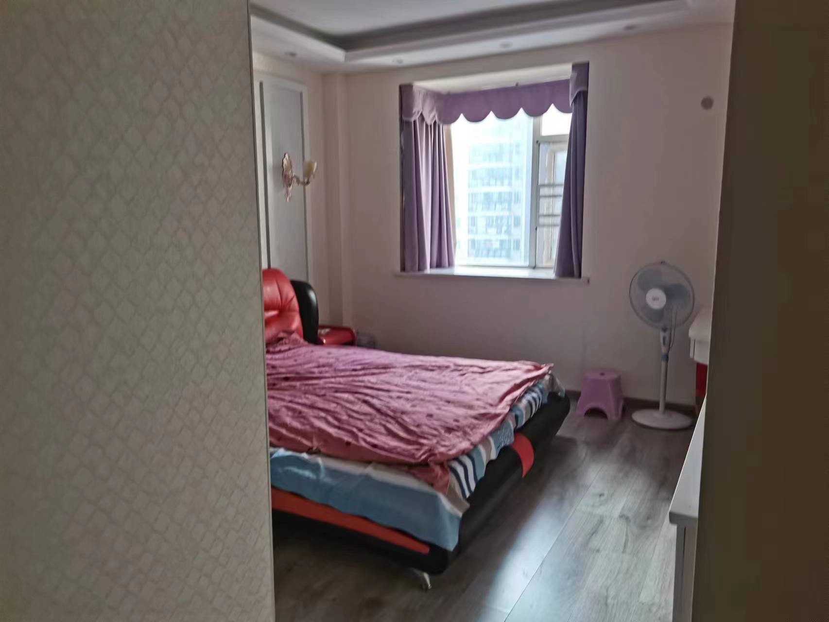 中央华府.精装三房.中间楼层.