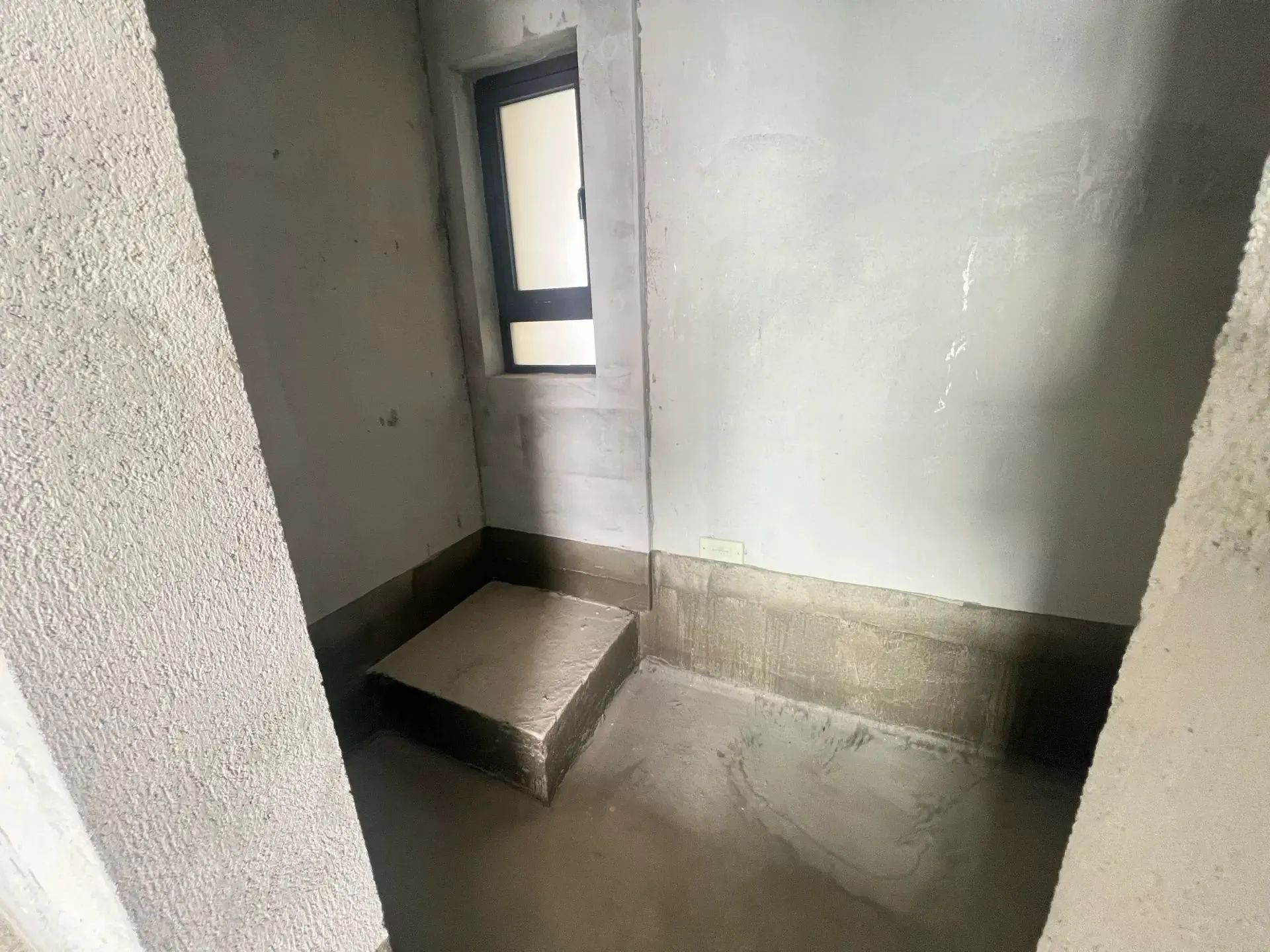 城南吾悦广场毛坯大三房，单价4千出头，业主好说话，到价可签