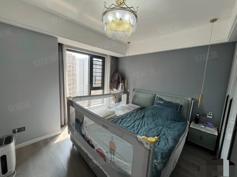 350，房东诚心出售，御台公馆，9.9成新，边户，好楼层20楼、品牌家具，急售