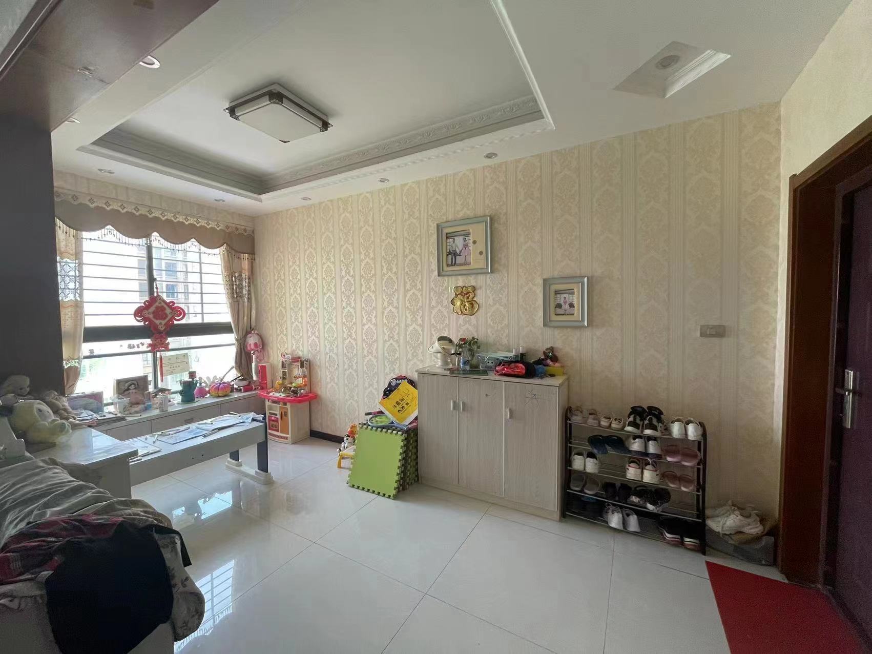 城东绿洲新城精装大三房证件满二