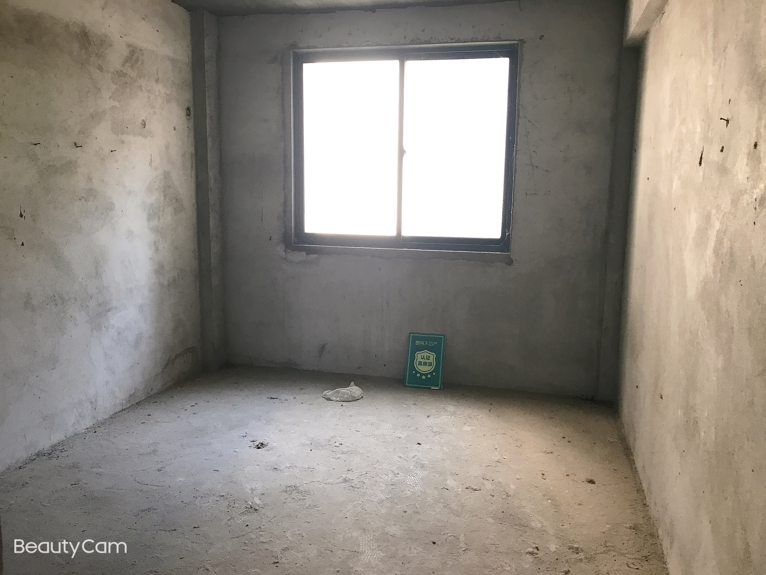 城南一品苑北苑对面毛坯四房证满二双阳台送入户花园看房方便