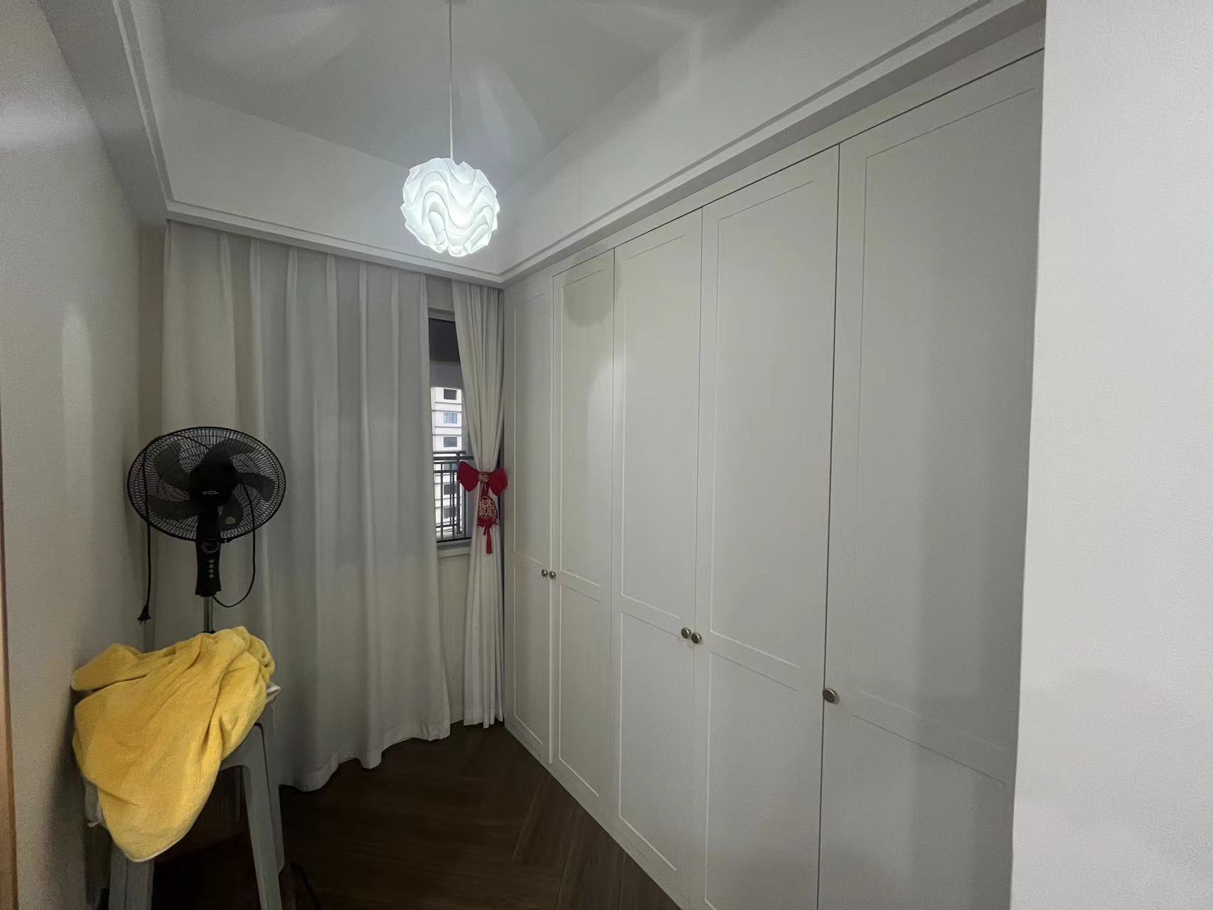 蓝天白云.精装大两房.房子9点成新.看房方便