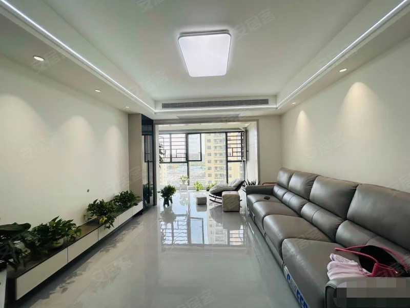 城南，新城名都，全新精装，精装三房，电梯好楼层，证满二，一天未住