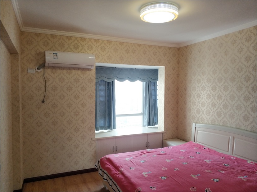 福星城边户精装三房，满五weiyi，小区环境好，拎包入住