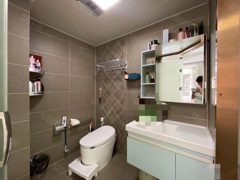 元泰B1，湖景大平层，精装4房，1梯1户，单价只要6000，好楼层，边户