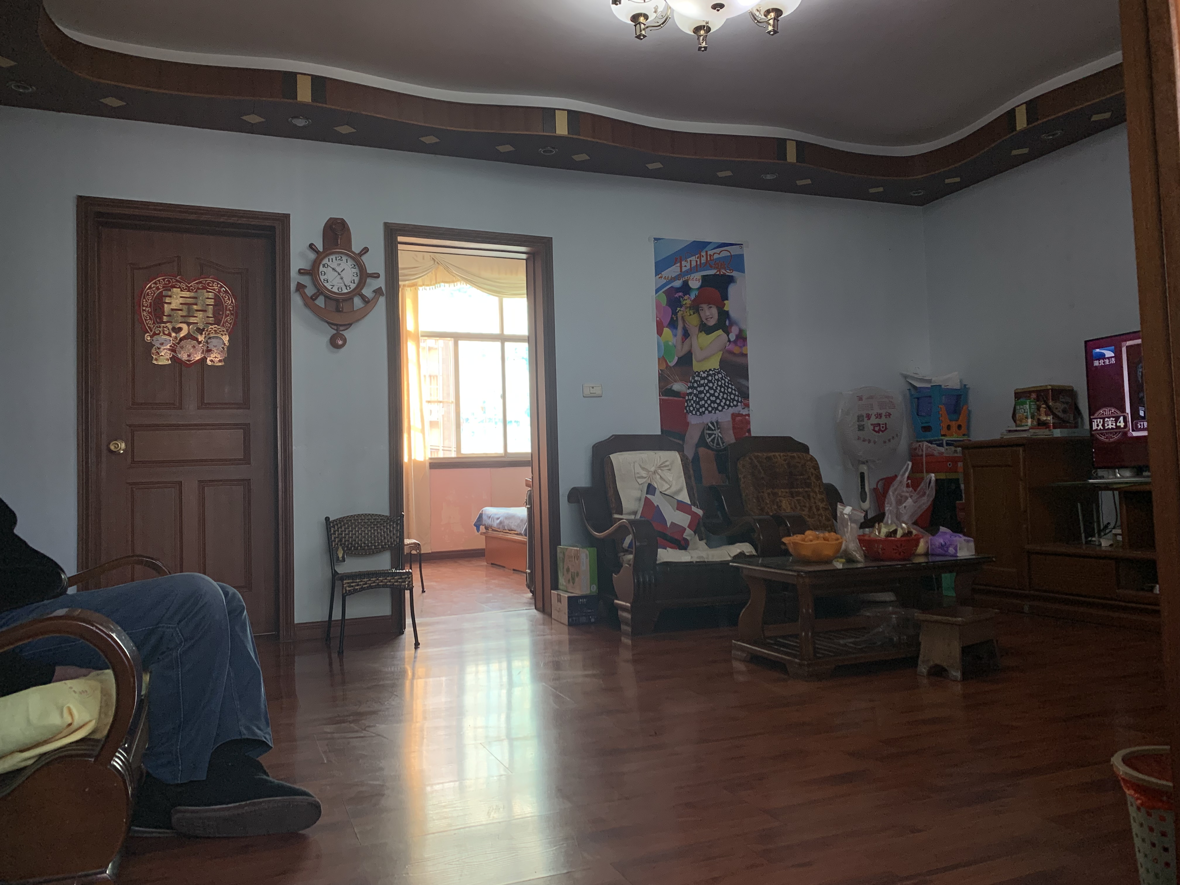 客运站对面,国有土地证，三证齐全五层半门面房出,