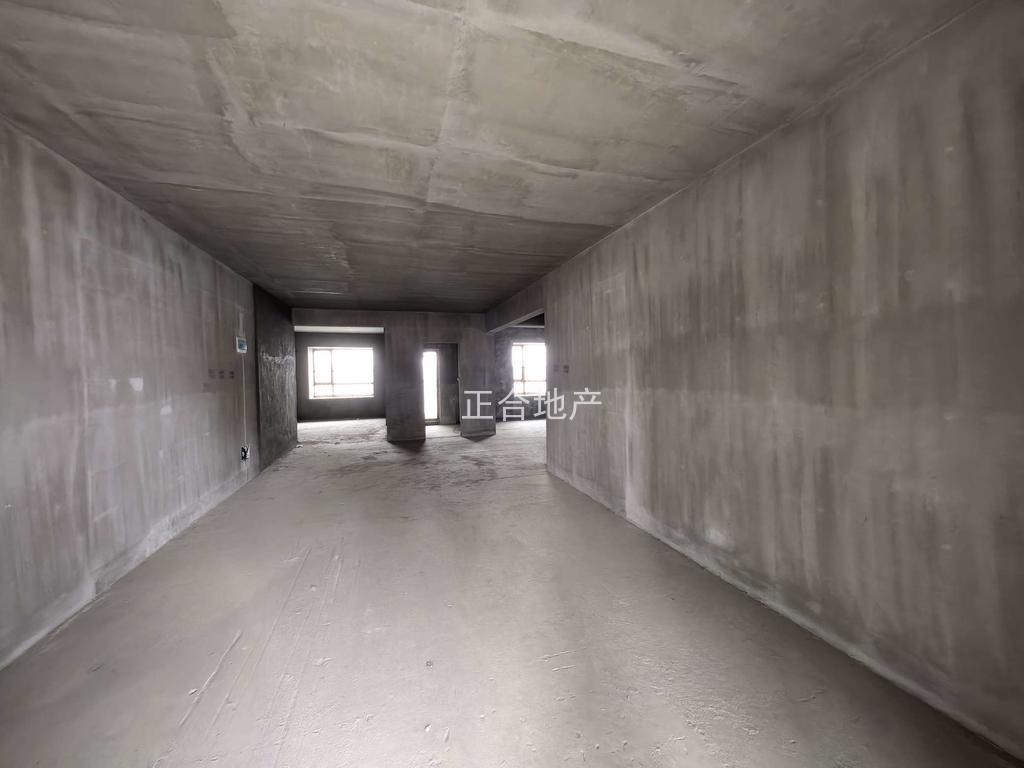 降价了，城南御湖世家，电梯好楼层，证满二，单价4300+，带车位，看中价格能谈，诚心出售，