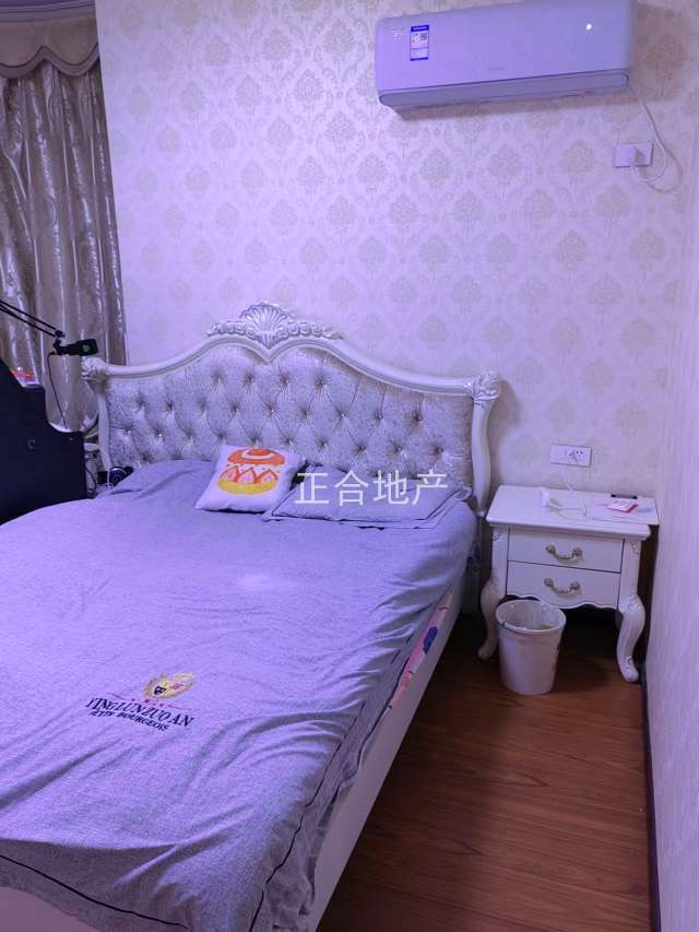 业主诚心出售！御台公馆，单价5000，精装三房，满五，家私家电全送，