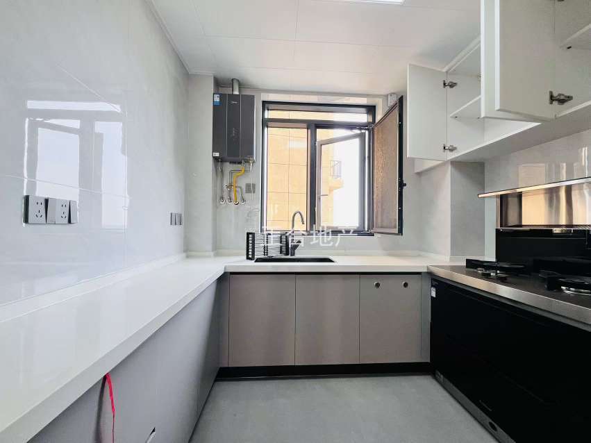 诚心出售，城南，清华园，纯边户，电梯小高层15楼，全新装修一天未住，