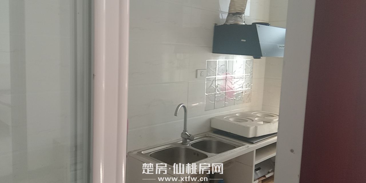 西桥石码头社区附近，精装俩房陪读在合适不过，出门既公交站，交通便利，拎包入住