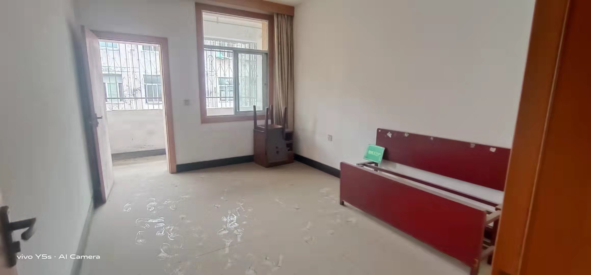 实验二小对面凤凰小区，交通便利，生活方便