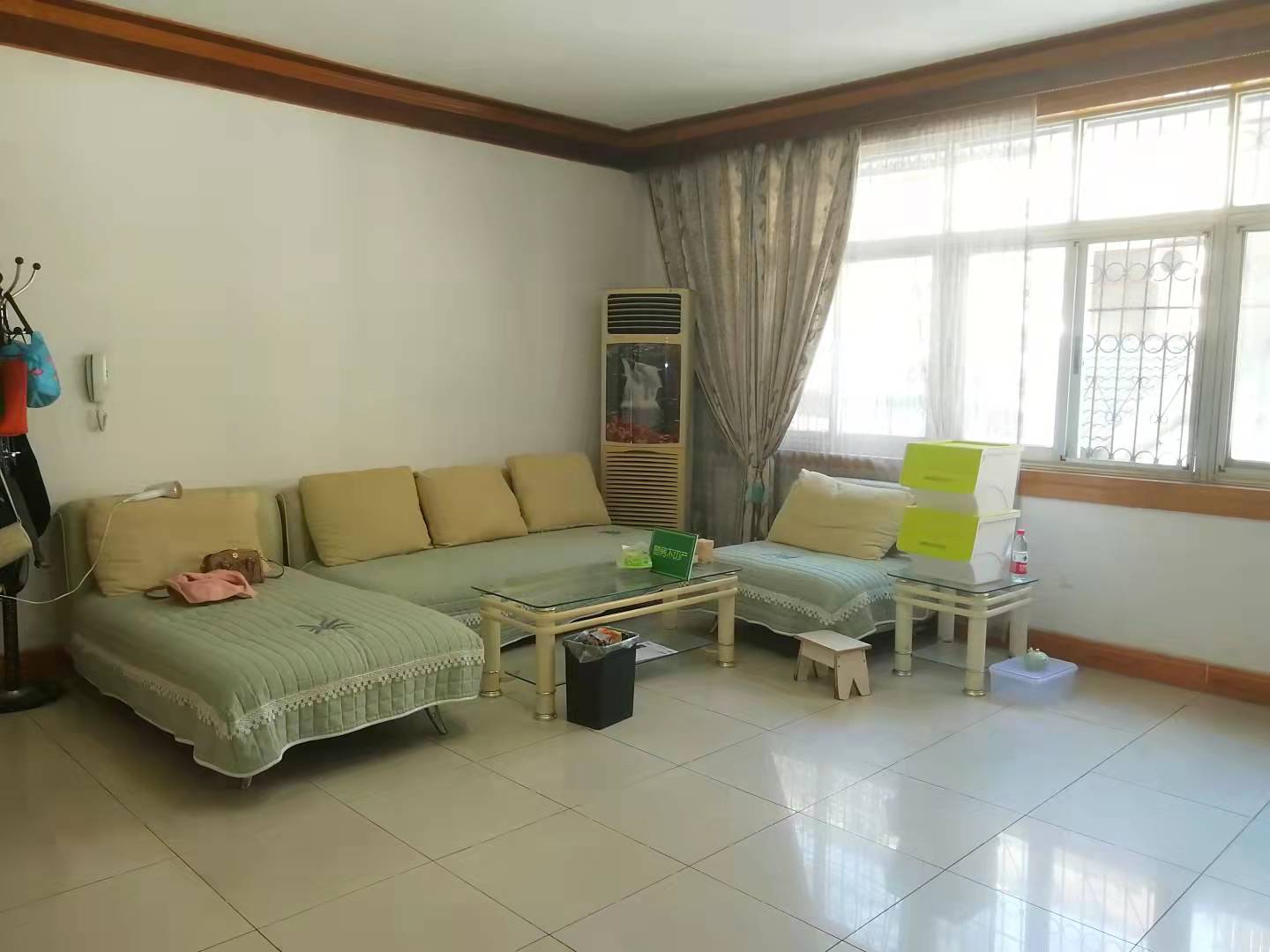 经纬楼 精装修 对面二中 旁边读书的 菜场楼下 证在手 满2年