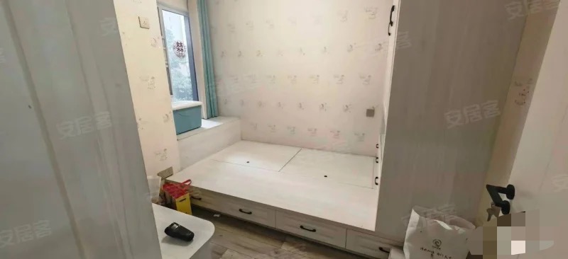 捡漏，满庭春，精装三房，成色新，代楼台，证满二，诚心出售