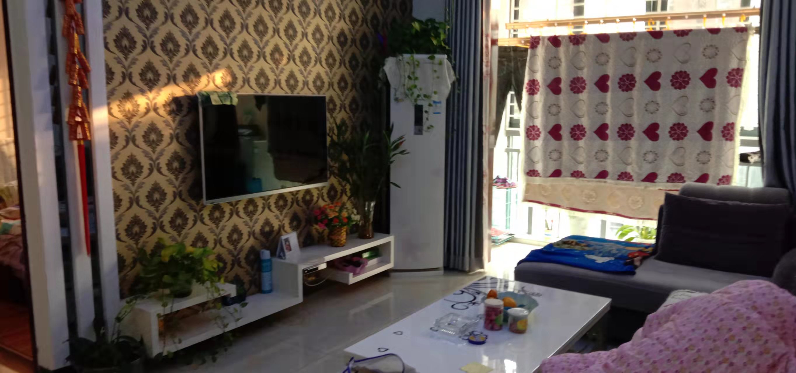 明珠新城 精装三房 拎包入住 看房方便  家里住的很少 保养的不错哦