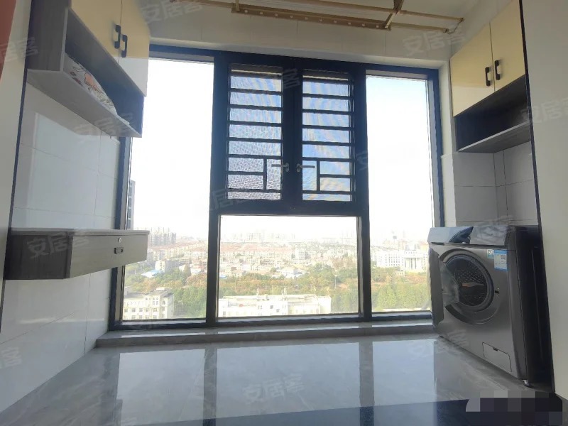 城南，新天地旁，精装复式2房2卫，99新装修，家具家电齐全拎包入住，满二，好楼层