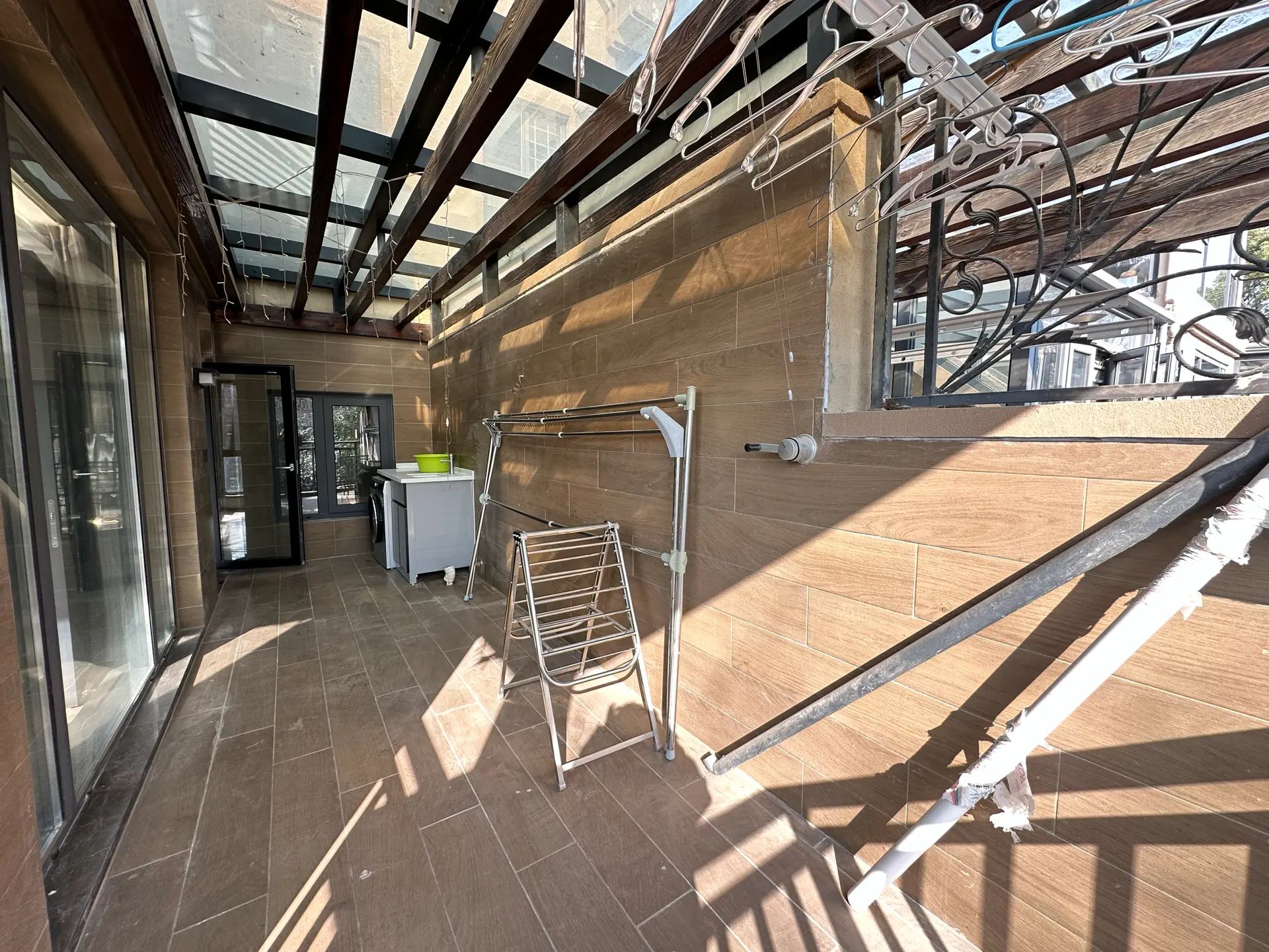 亏本出，绿地，‬别墅，边‮带户‬大院子，成色新，拎包入住