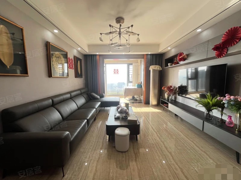 267，城南‮桂碧‬园，全新装修，‮装精‬四房 ​，单嫁6200+ ​，南北通透，采光好，证满二，送车位