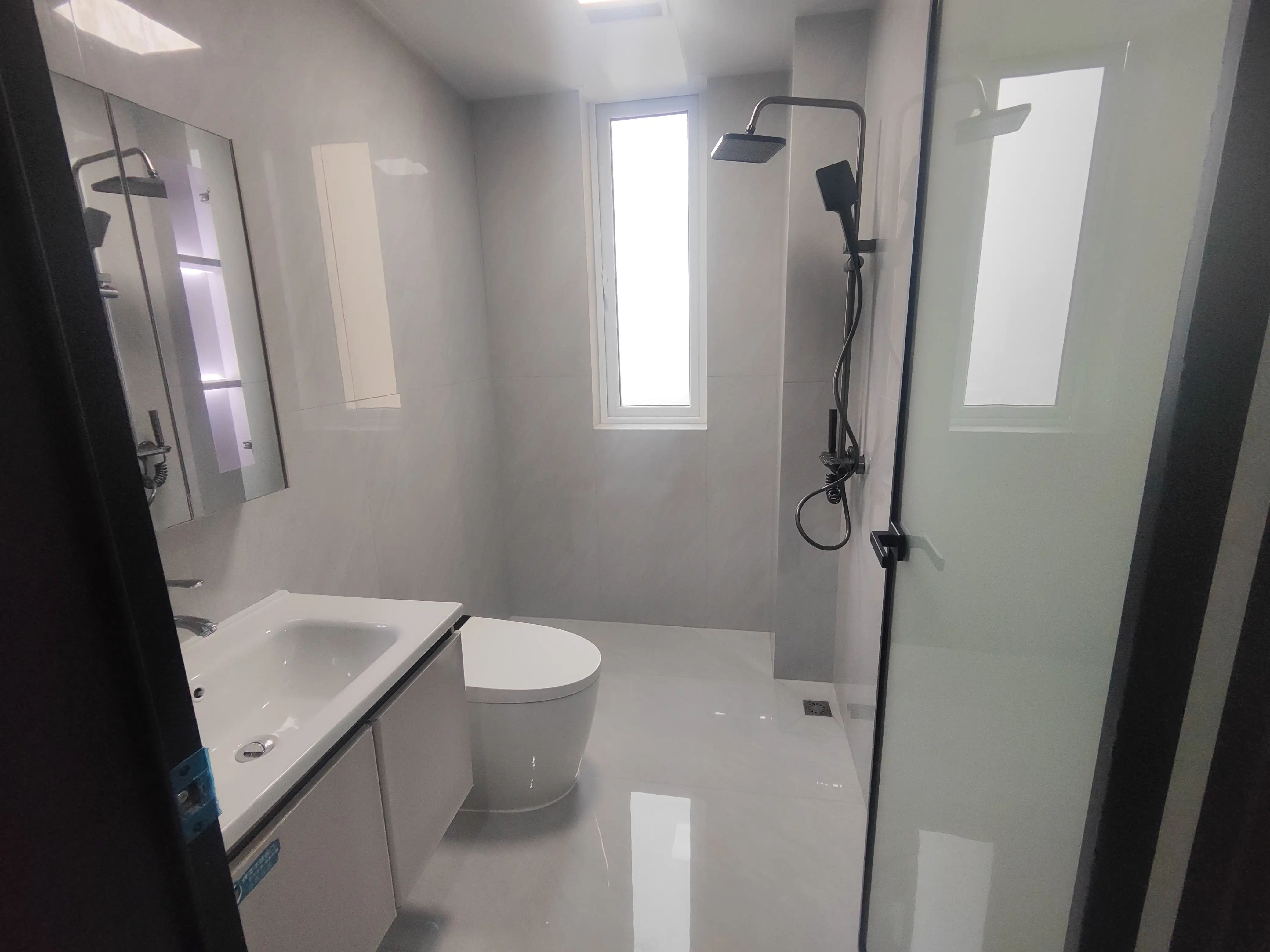 城南，南国明珠，精装大四房，送车位，好楼层，超大客餐厅，双阳台，证满二