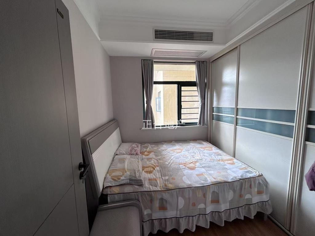 城南，亏本出售，新街，精装三房，成色新，电梯好楼层，证满二