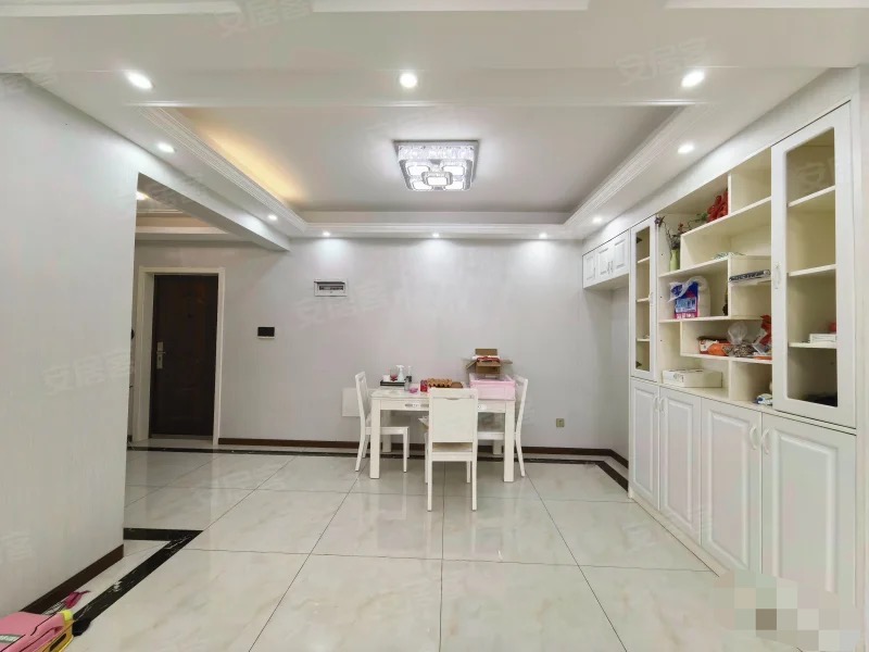 捡漏，城南，新城新城一号五期，精装三房，中间好楼层，九成新，