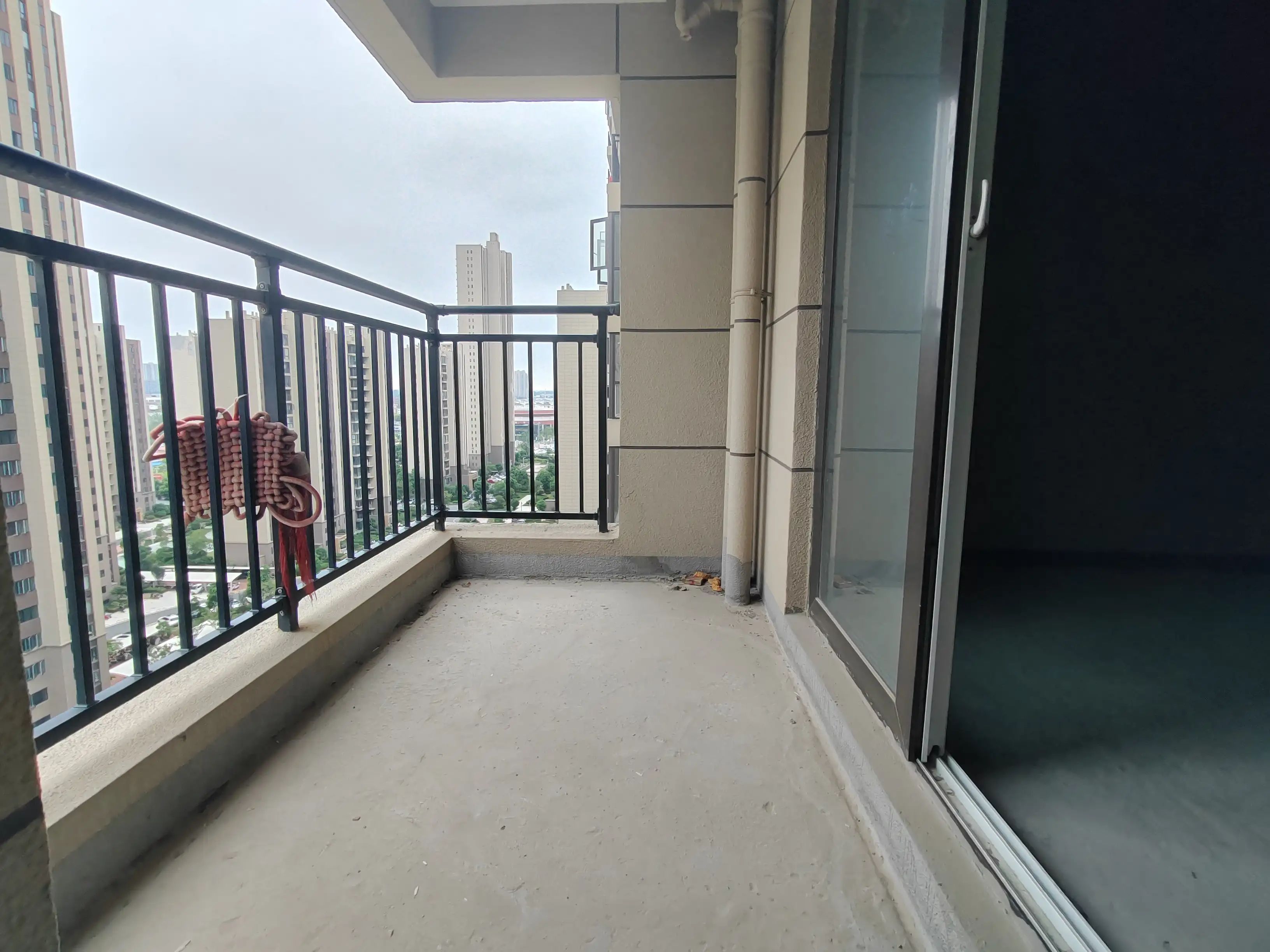 城南，碧桂园，毛坯三房，带车位，中间好楼层，证满二