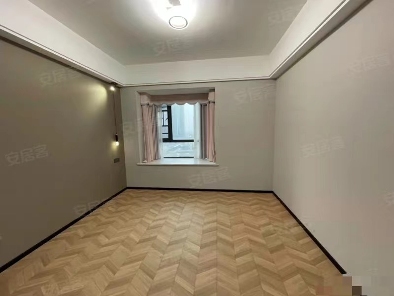 301，仙桃晓学对面，学府名都，精装三房，9.9成新，诚心出售，中间楼层，新三中