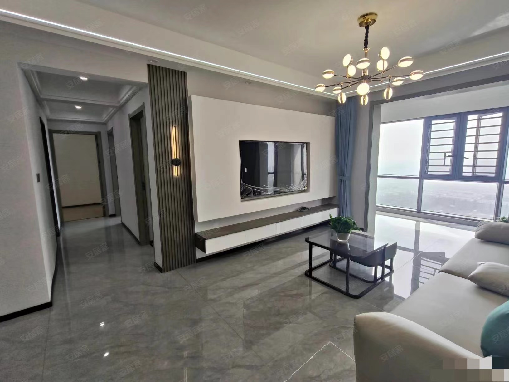 33，诚心出售，森林国际翡冷翠，全新精装三房，采光视野很好，满二