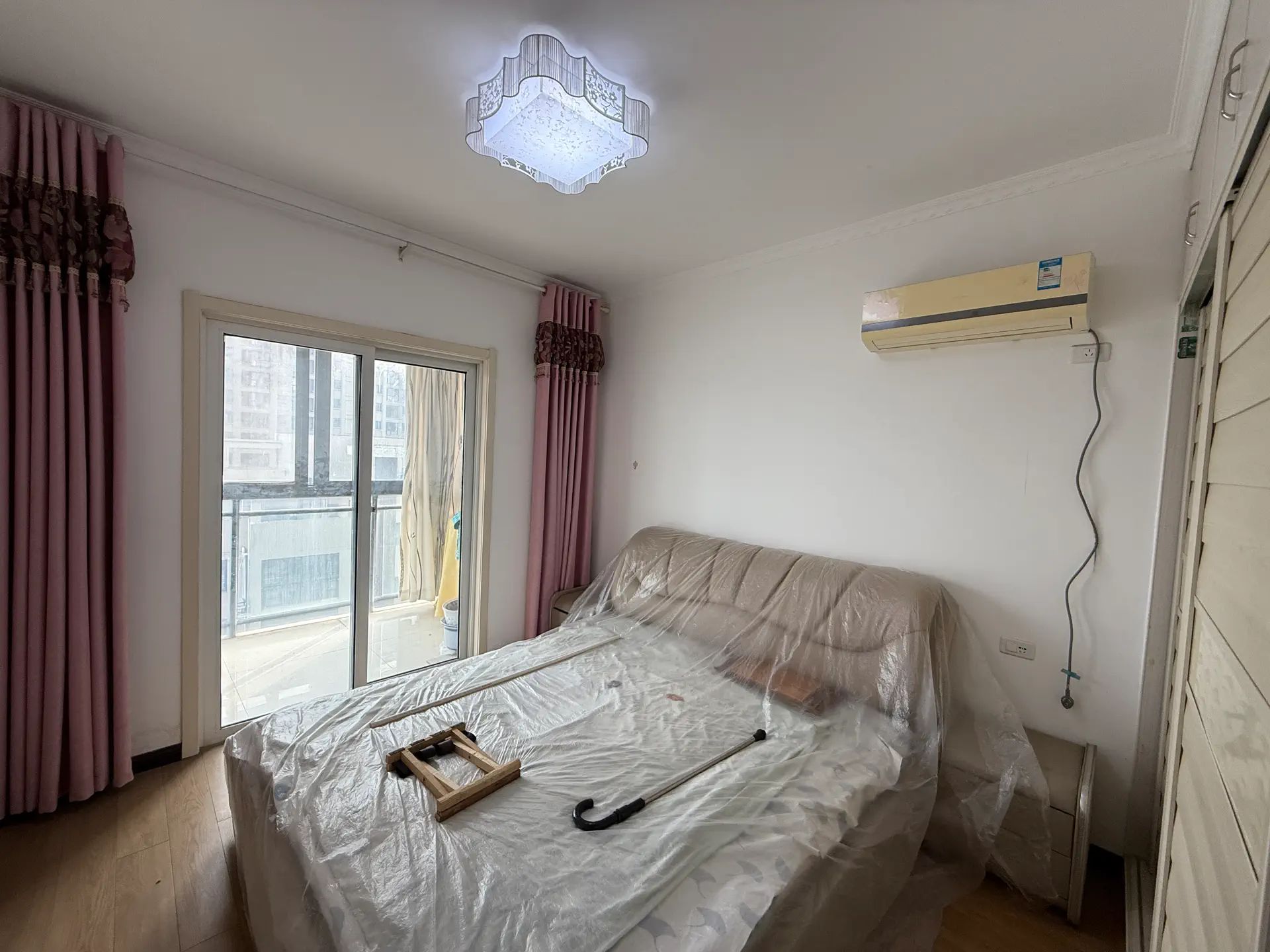 捡漏，德政园仙桃晓雪旁，中央华府，精装大两房，7米大阳台，