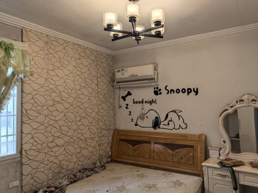 仙桃中学（沔中）附近招租：3室2厅2卫1厨1阳台，共120平，另还有18平的电动车车库。