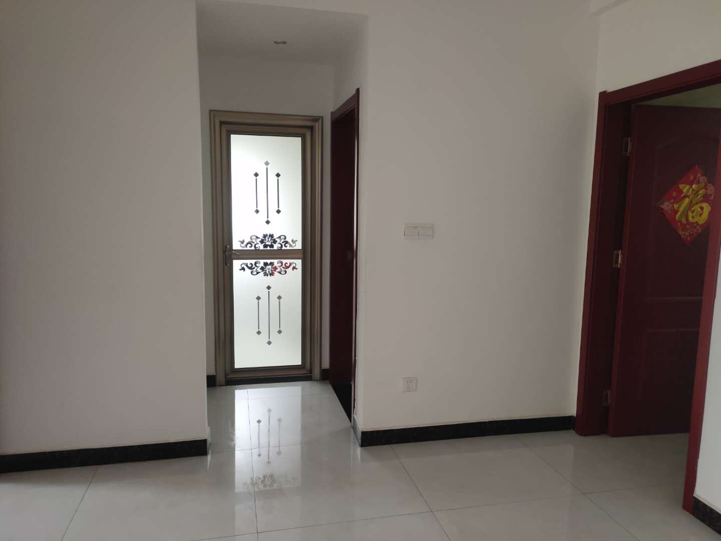 江汉 旁边精装电梯房好楼层采光好证满二业主诚意出