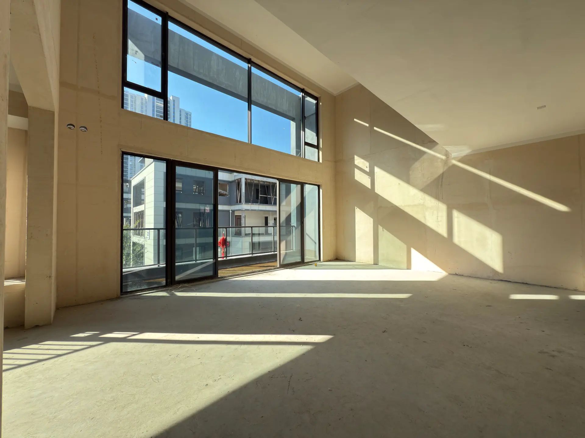 诚心出售。吾悦，叠墅，位置好日照强，业主诚心出售