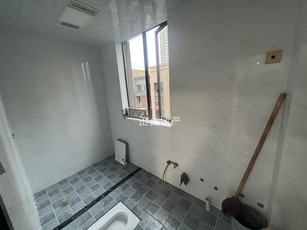 328，捡漏，降价了，绿地华庭，花园洋房，精装三房，32万，证满二