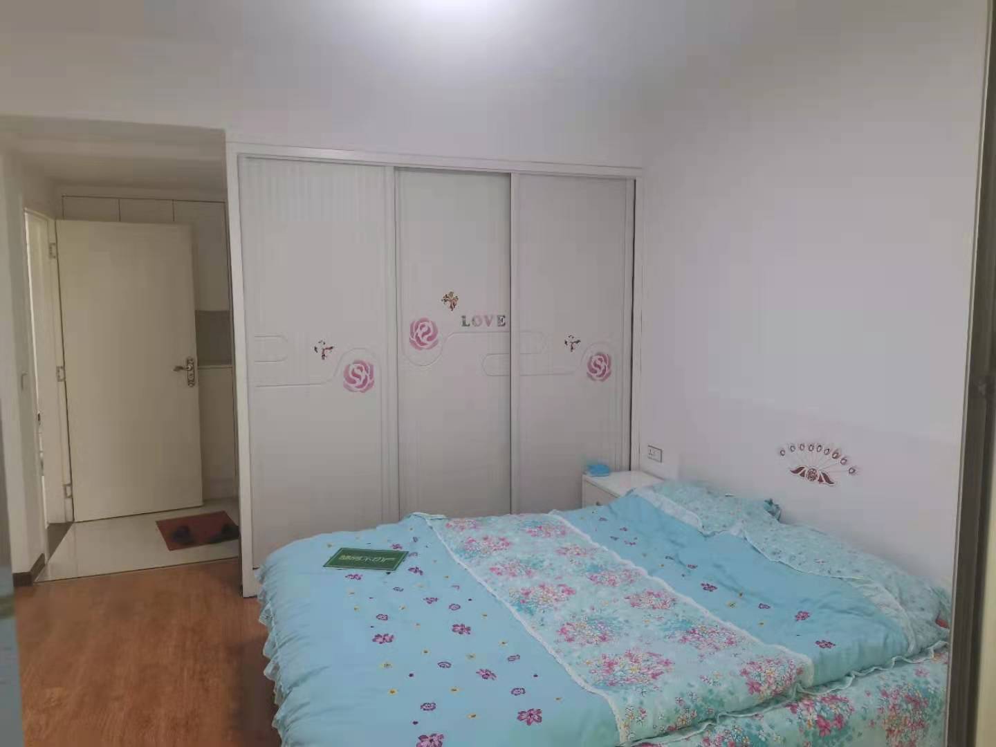 城市丽景全新精装三房两卫，带超大露台证满二诚意出售！