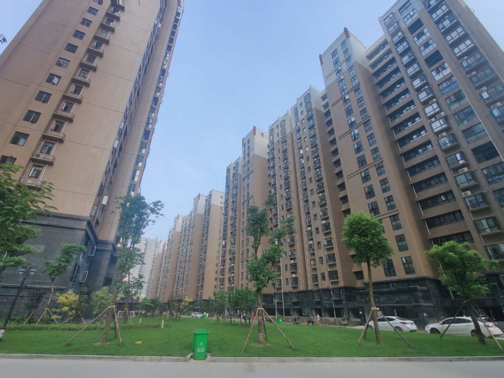 沔阳公馆毛坯三房出行方便楼层可以