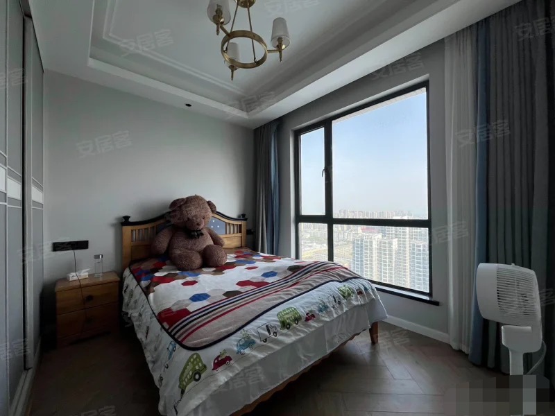 353，御台公馆，装修花了30万，边户，精装3房2卫，单价5200，全屋地暖中央空调，证满二