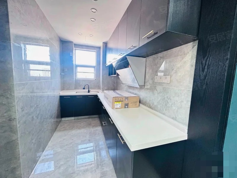 402，捡漏，和合国际，全新装修，电梯好楼层19楼，精装三房，拎包入住，