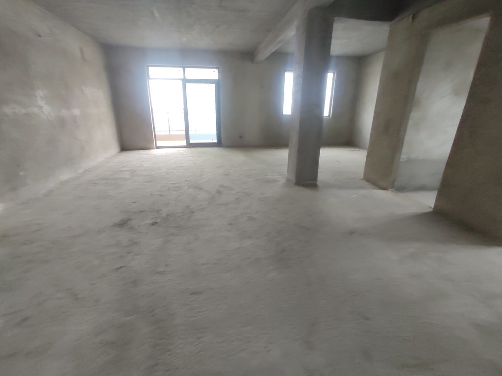 荣怀极地世家.毛坯三房边户.看房方便