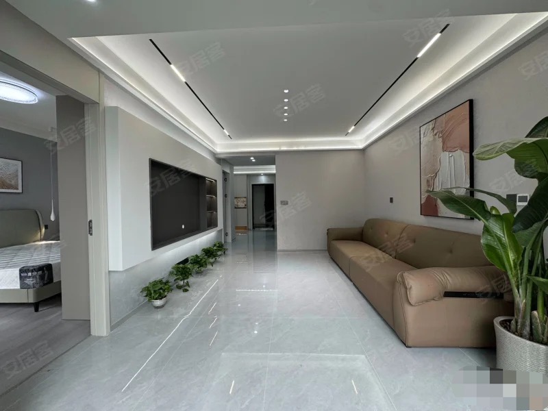 仙桃一中对面，和合国际五期，人车分流，全新装修，直接拎包入住，老证