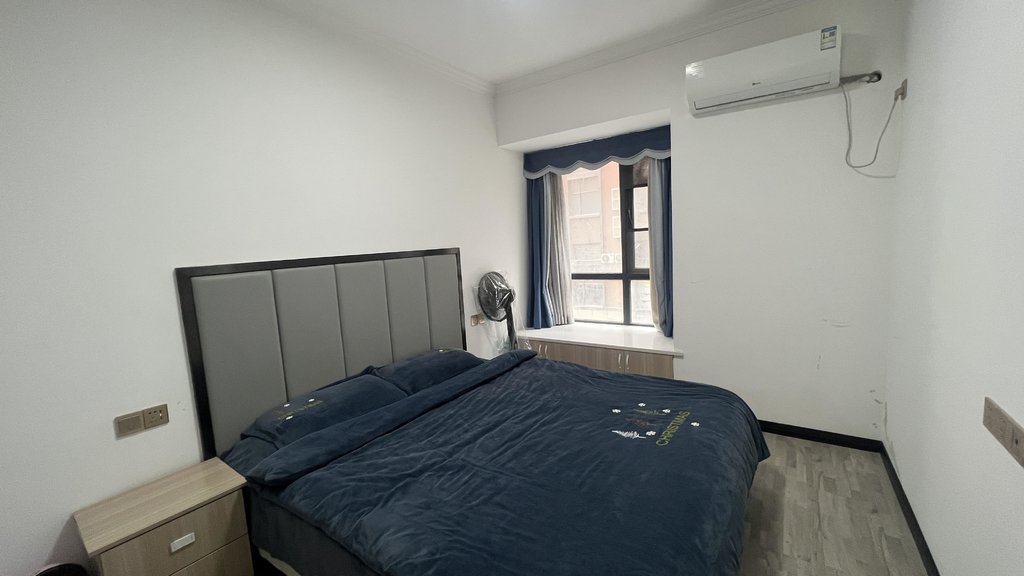 城南新三中旁，元泰精装三房两卫，业主急售，保养好，成色新，拎包入住，单价低至5400！！！手慢无！