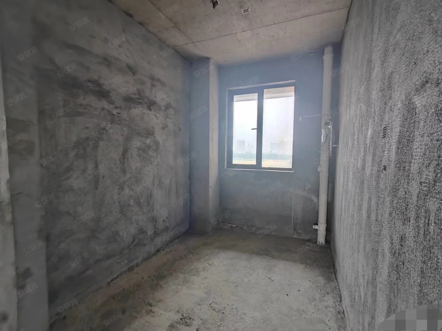 房东亏本出售，荣怀边户5300，​四房，好楼层，证满二，南北双阳台